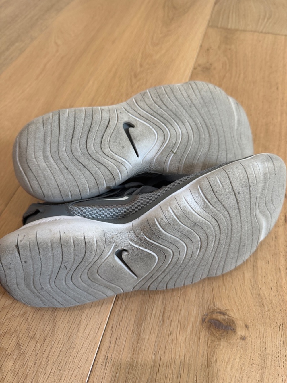 Nike Flex Grey Knit Flex Training Shoes with White Swoosh - Picture 4 of 6